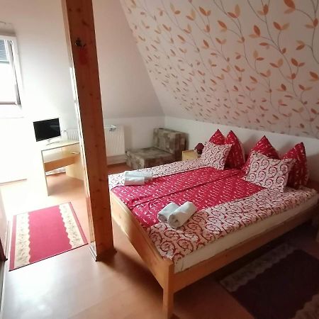 Joos Apartman Sárvár Екстериор снимка