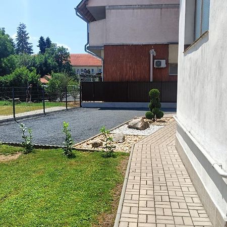 Joos Apartman Sárvár Екстериор снимка