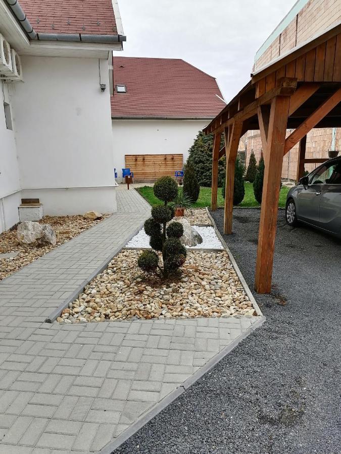 Joos Apartman Sárvár Екстериор снимка